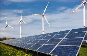 What benefits do solar-wind hybrid systems bring along with them?